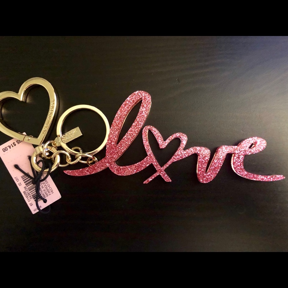 💕 Victoria’s Secret “Love” Keychain 💕